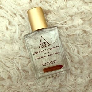 Adorn tigers eye Parfum.